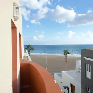 https://apartamento-en-1-linea-de-playa.in-canary-islands.com
